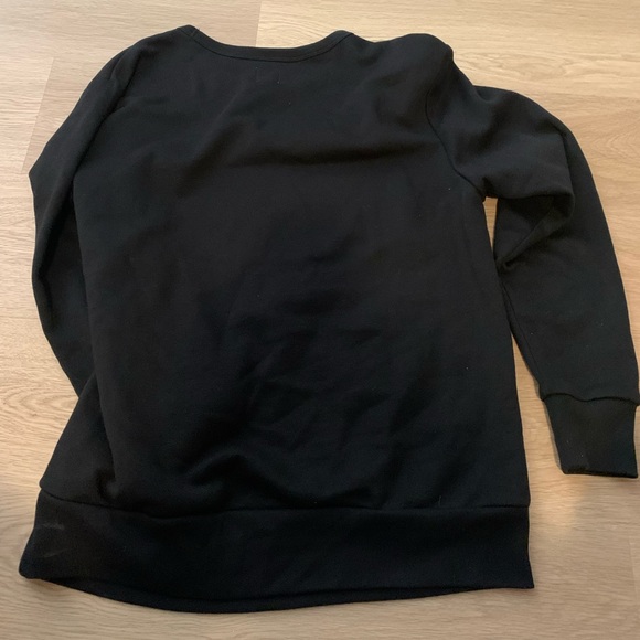 Gap black crew neck sweater with red logo - Picture 5 of 5